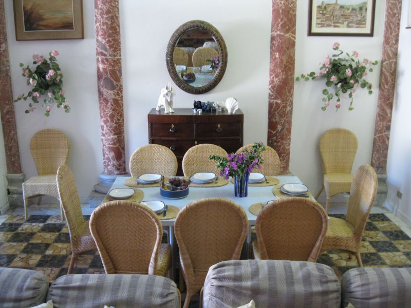 Dining 014.jpg